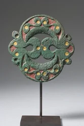 Terret with enamel inlays